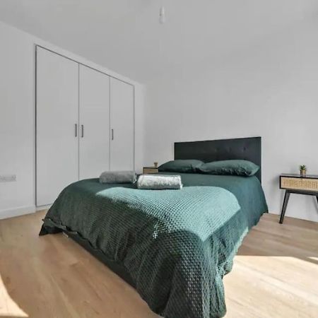شقة Deluxe 1 Bed In Colindale Wembley With Freewifitv لندن المظهر الخارجي الصورة
