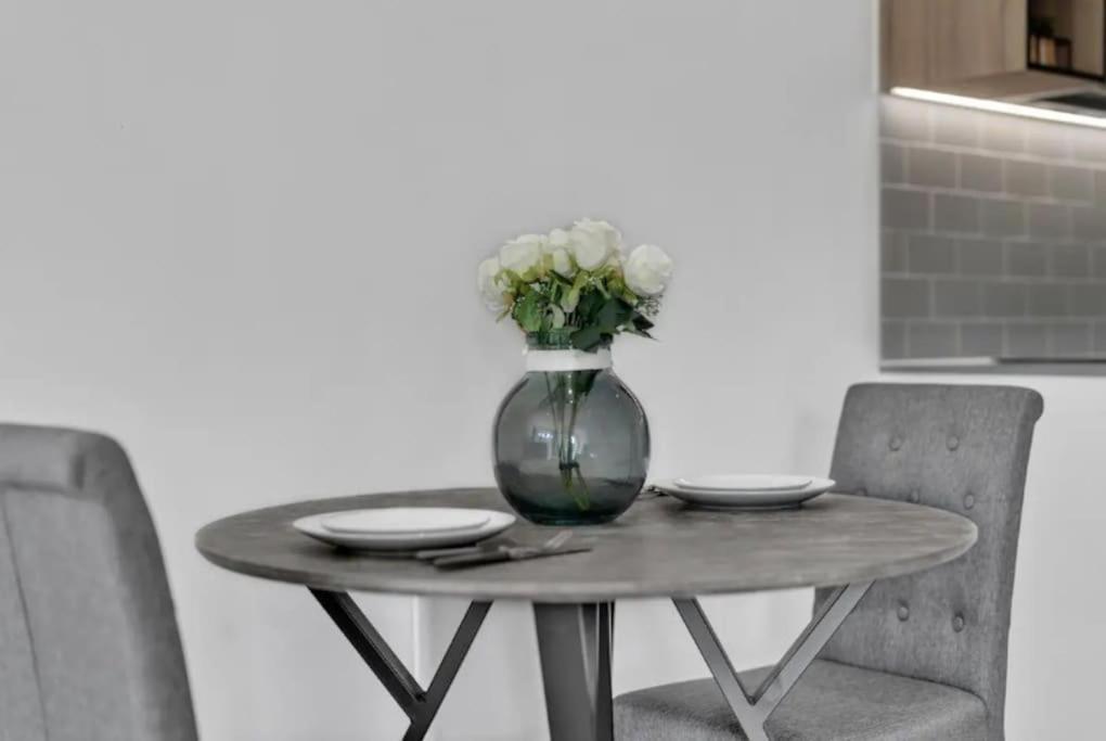 شقة Deluxe 1 Bed In Colindale Wembley With Freewifitv لندن المظهر الخارجي الصورة